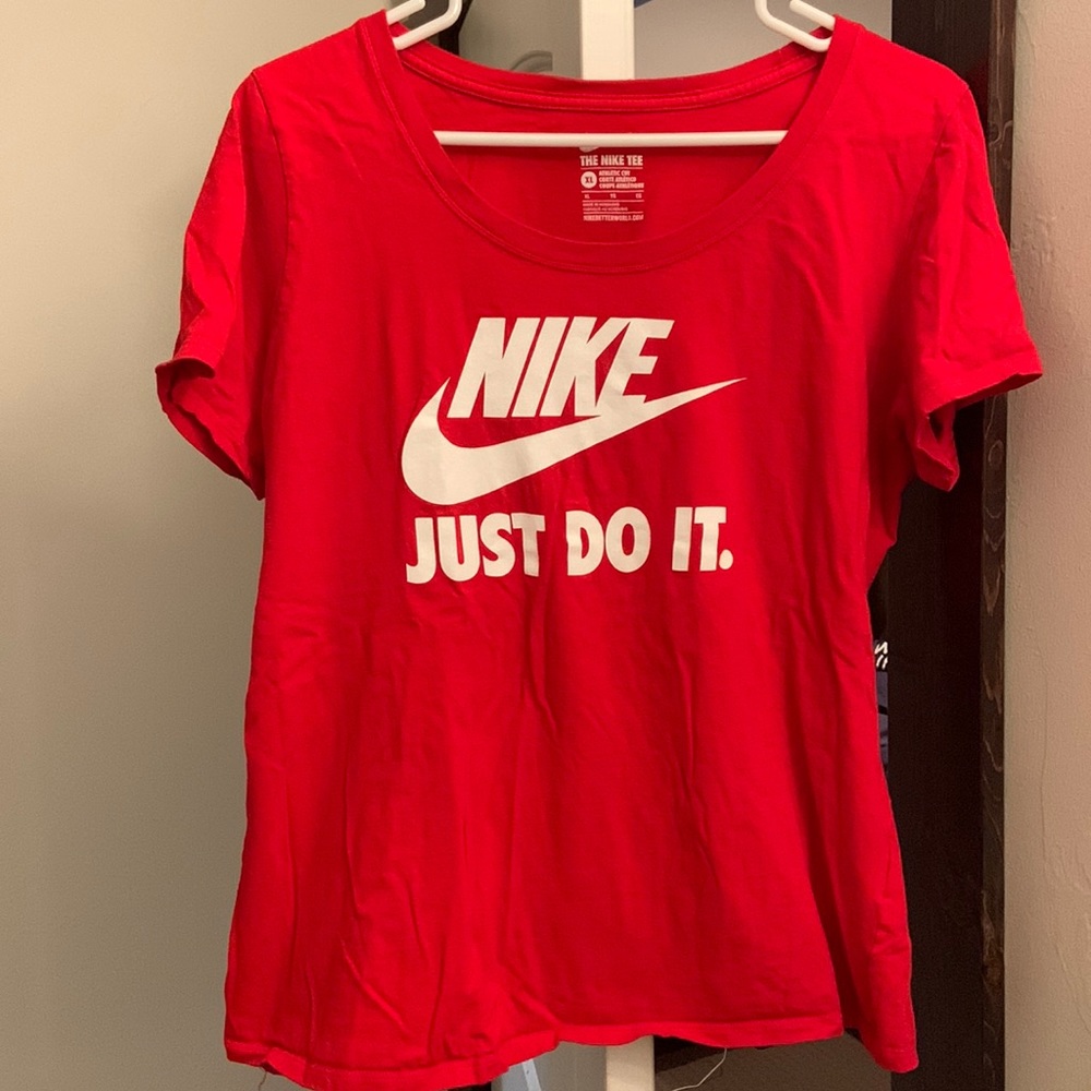 Women’s XL Nike Tee athletic cut